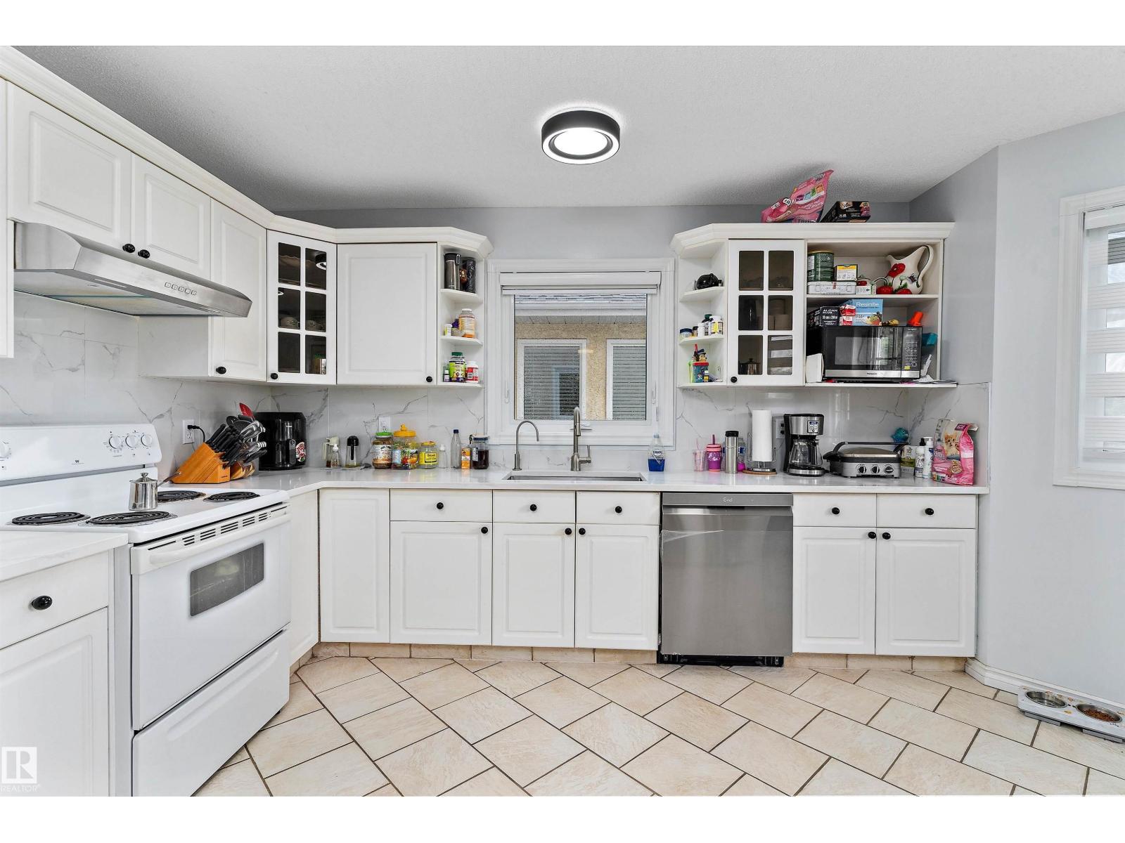 8904 170A AV NW - 11