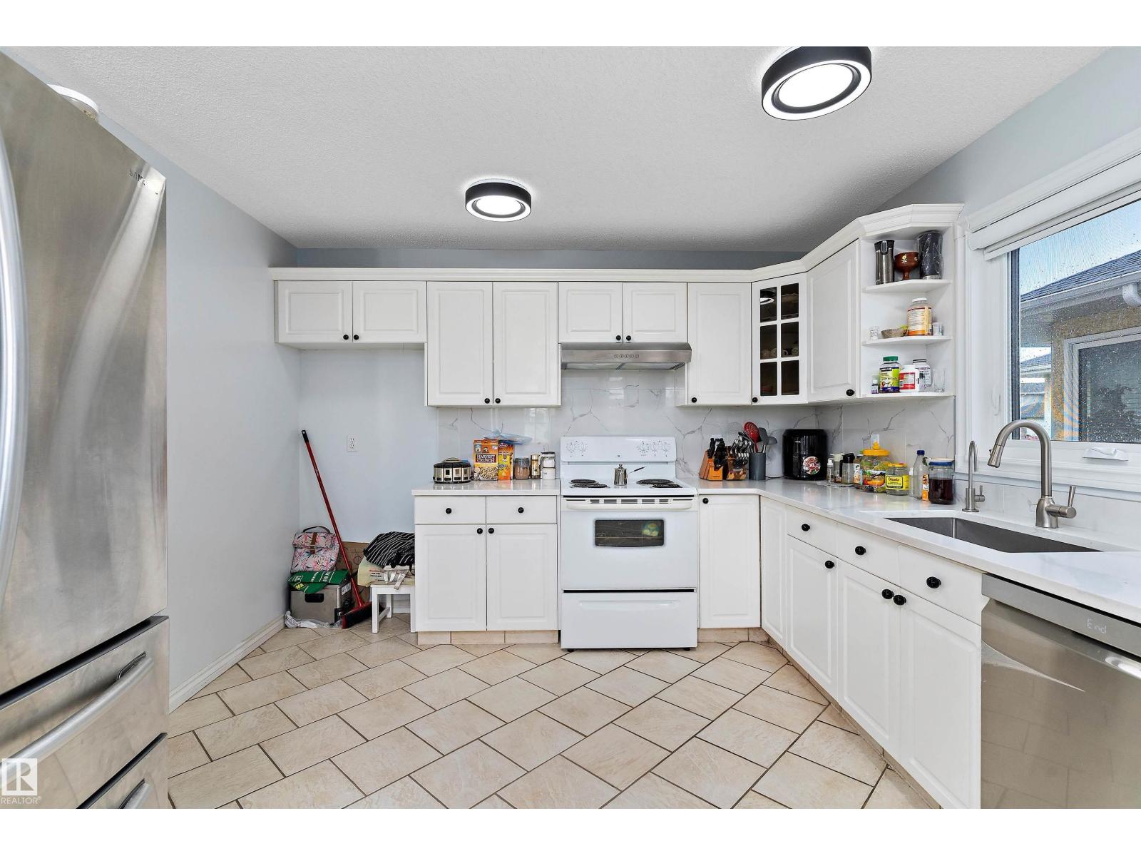 8904 170A AV NW - 16