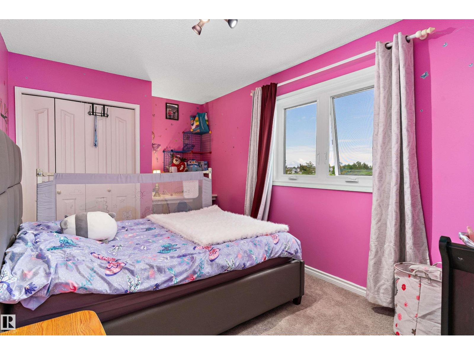8904 170A AV NW - 27