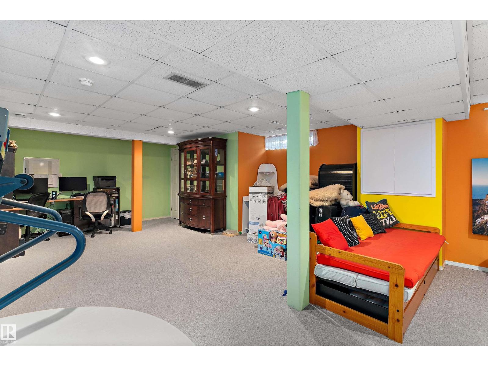 8904 170A AV NW - 31