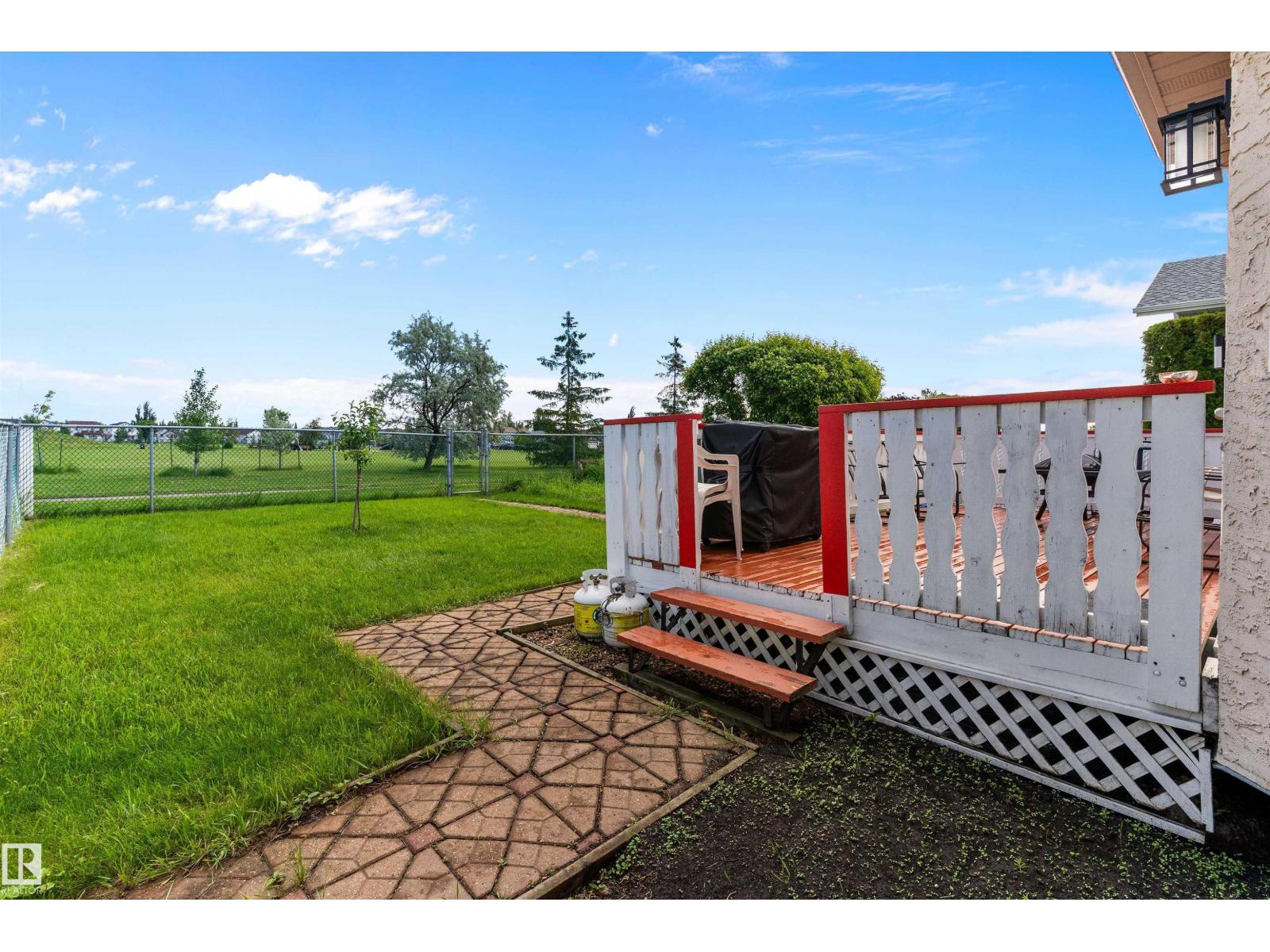 8904 170A AV NW - 34