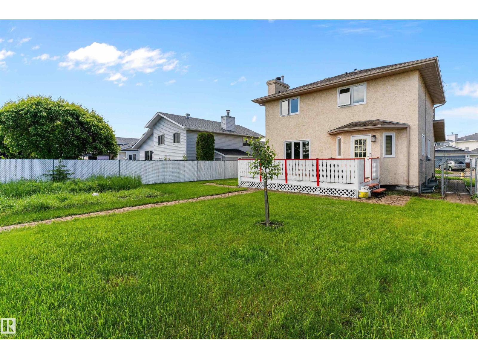 8904 170A AV NW - 36