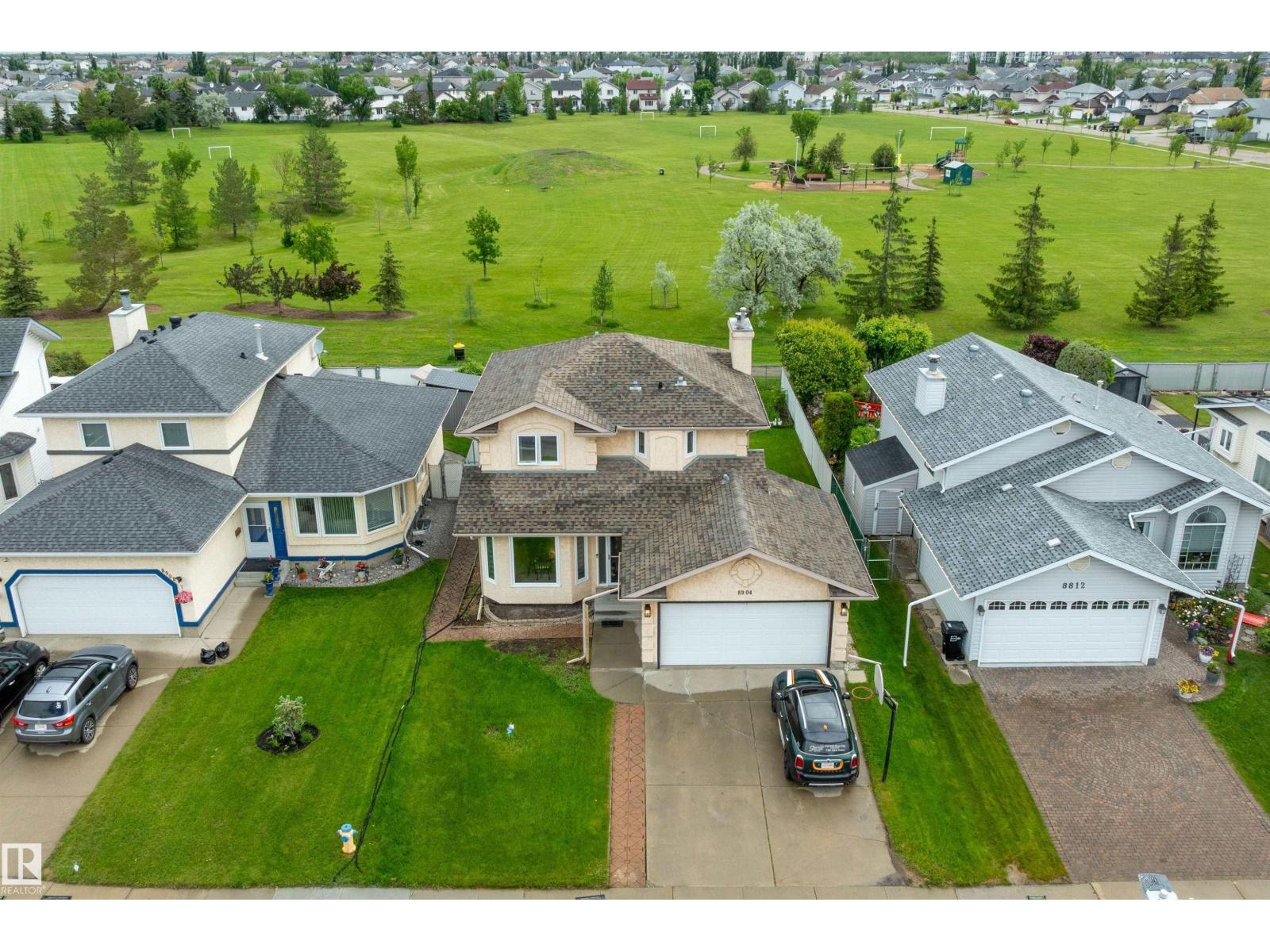 8904 170A AV NW - 46