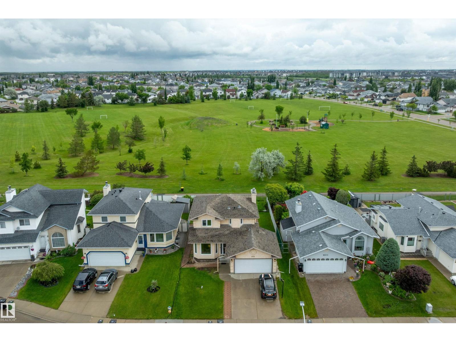 8904 170A AV NW - 47