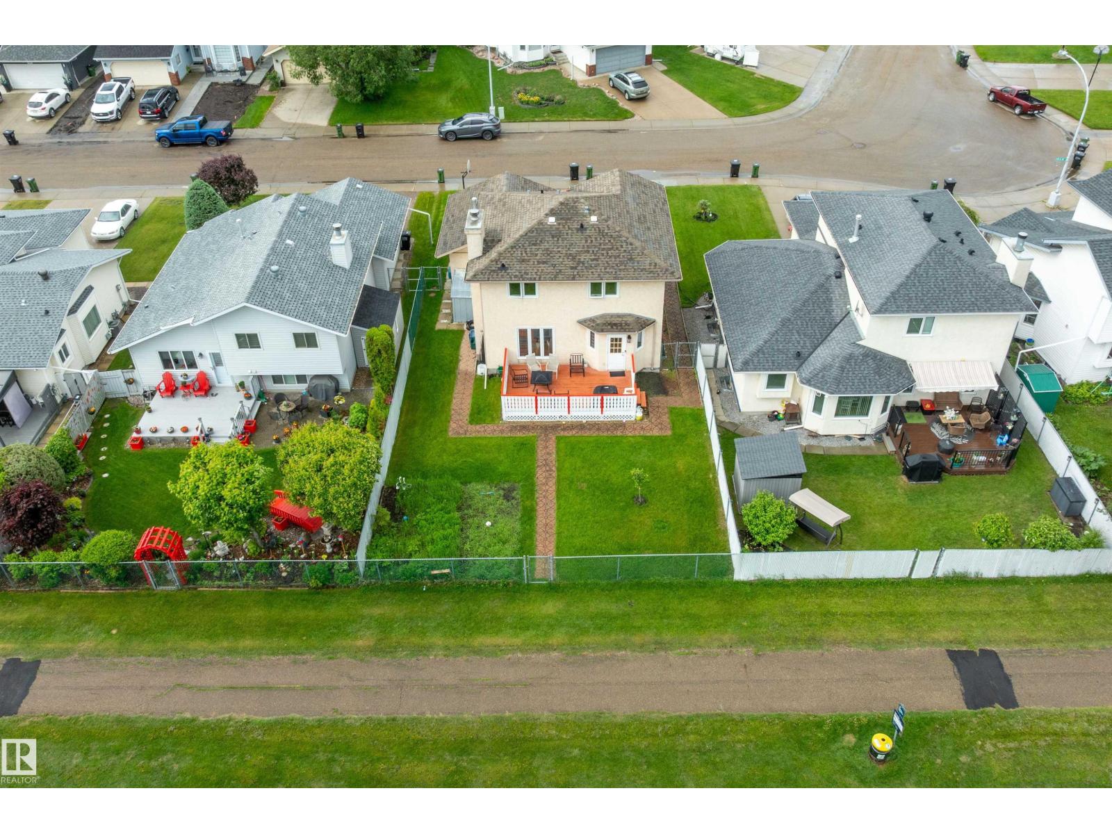 8904 170A AV NW - 51