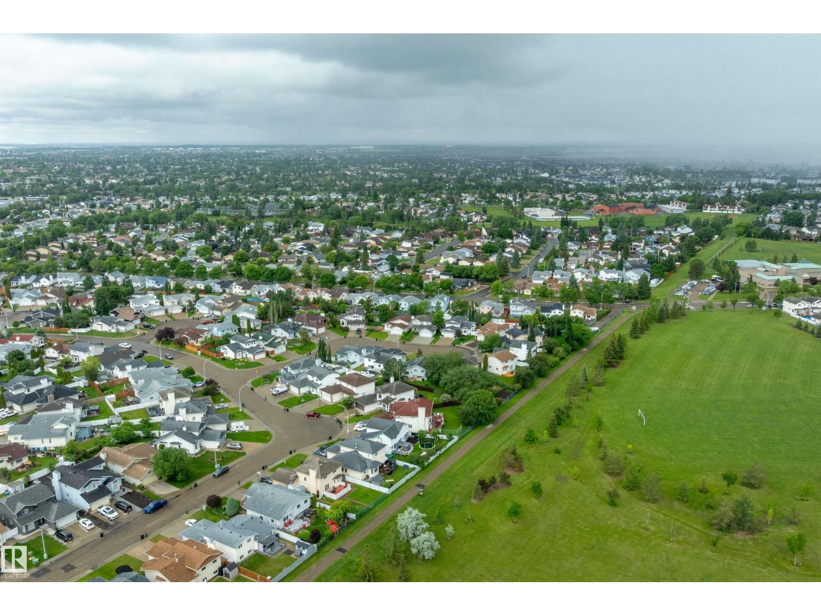8904 170A AV NW - 57