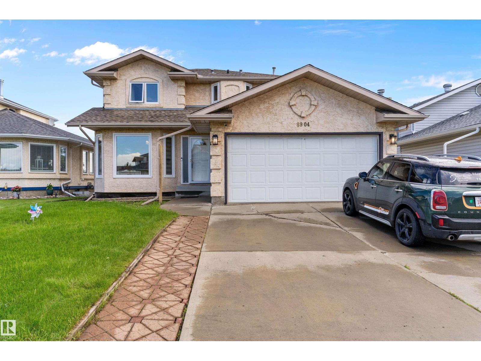 8904 170A AV NW - 58
