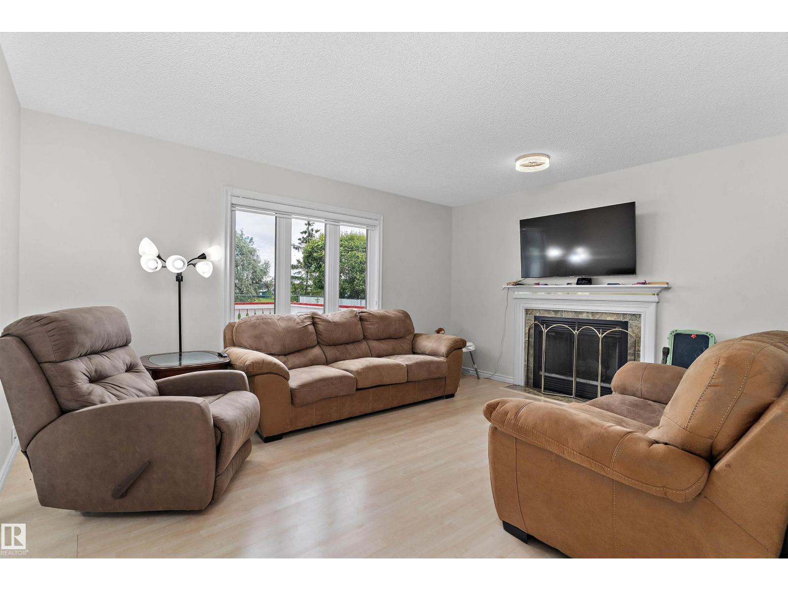 8904 170A AV NW - 7