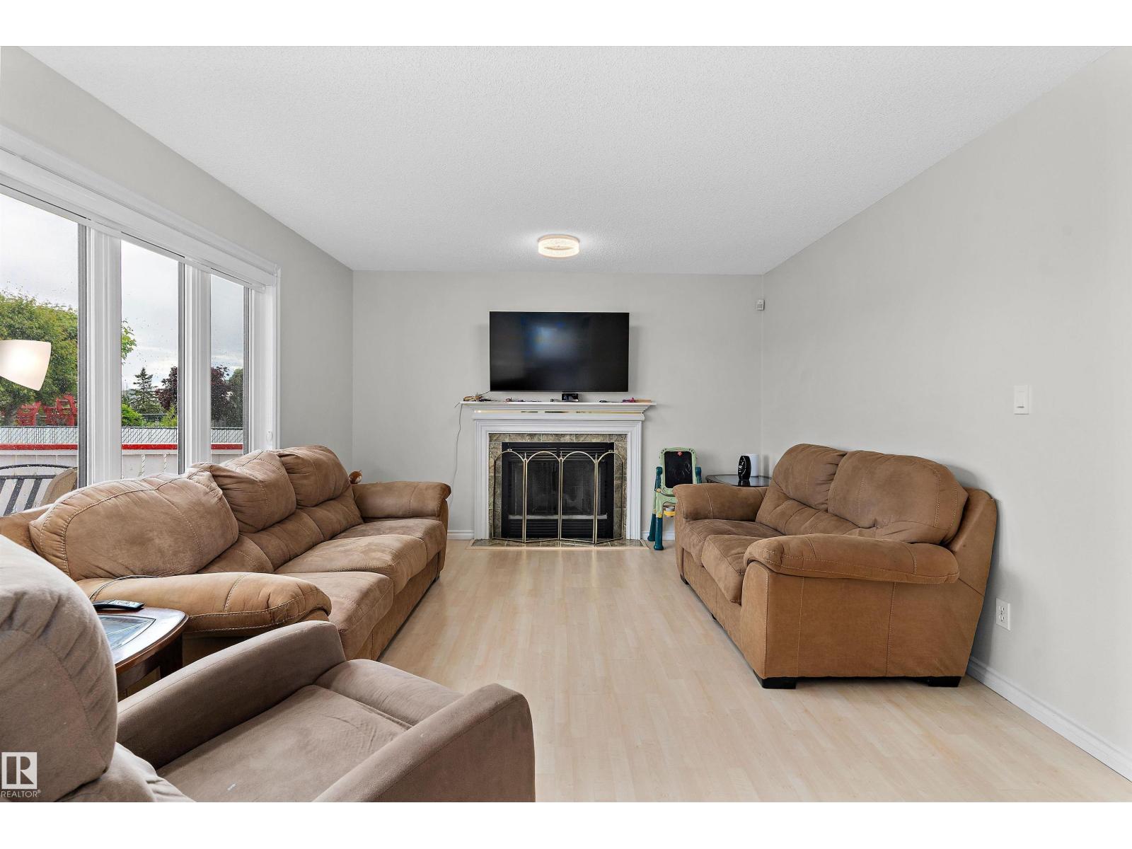 8904 170A AV NW - 8
