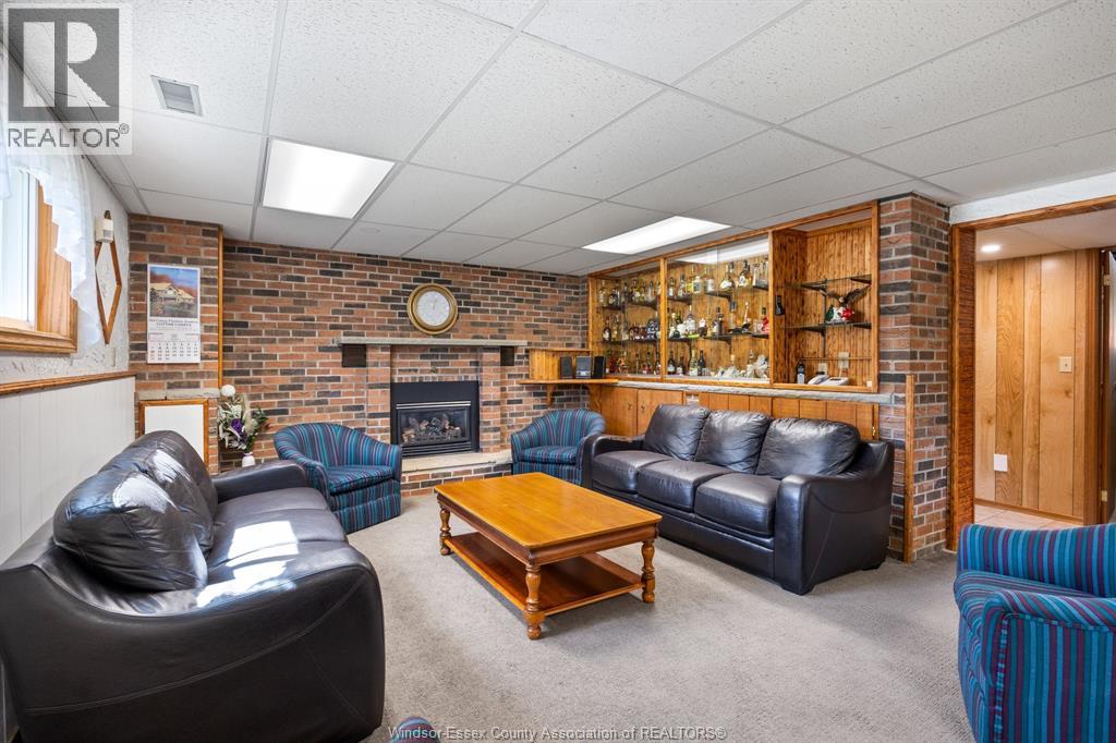 1545 WILLOW DRIVE - 18