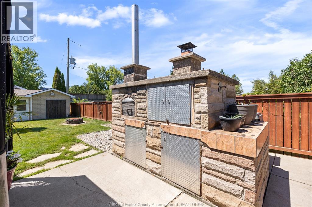 1545 WILLOW DRIVE - 27