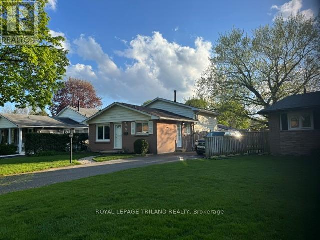 66 GARLAND CRESCENT - 3