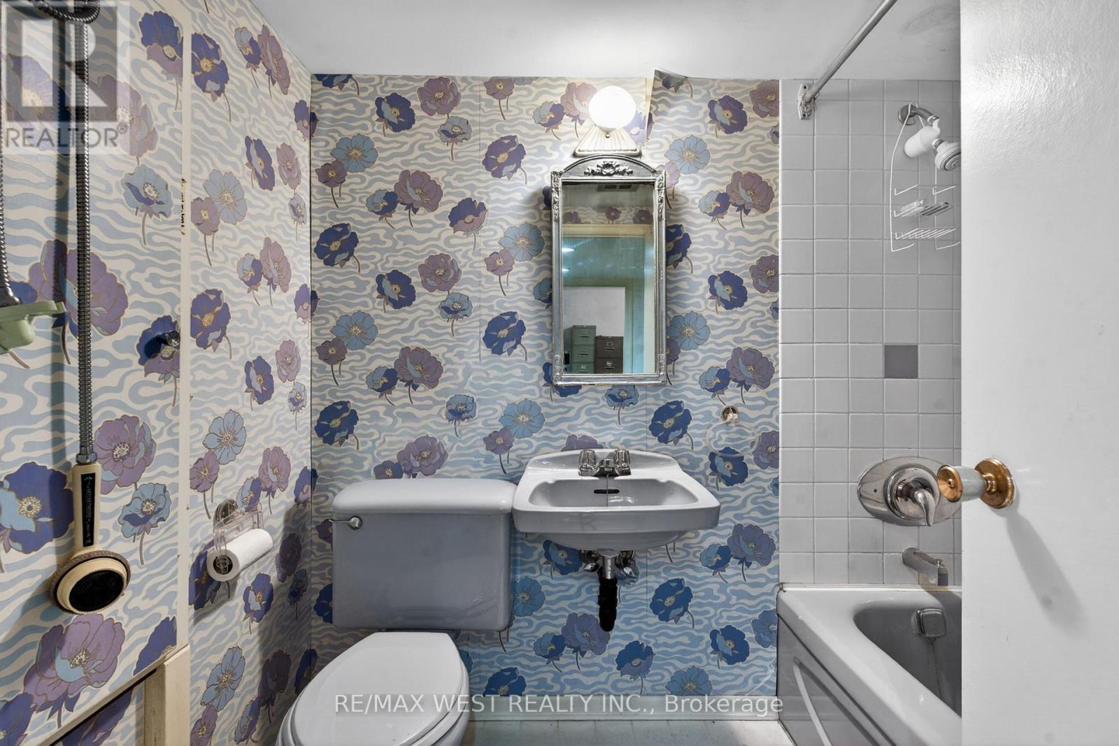 9 HARLINGTON ROAD - 35
