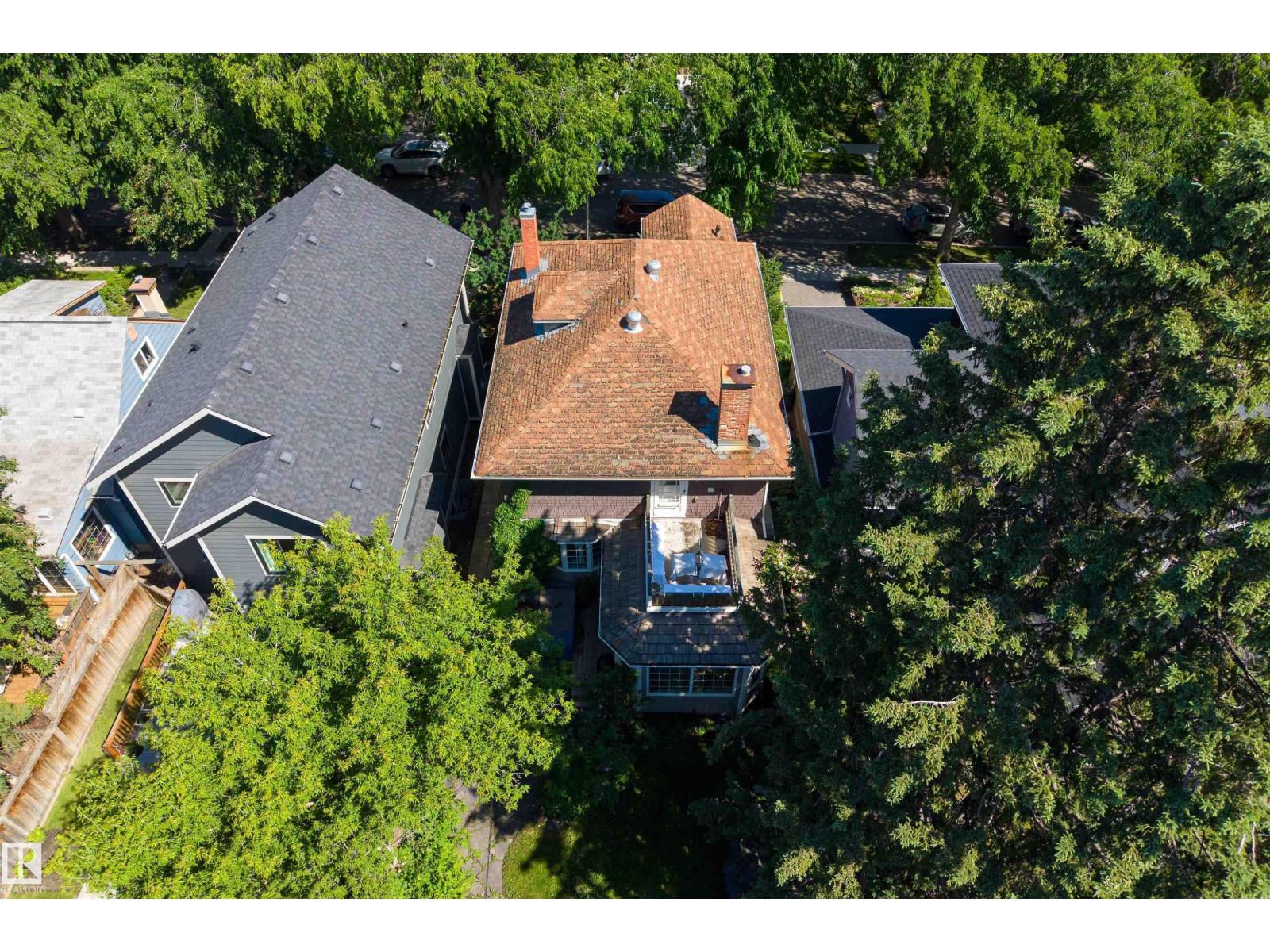 9819 92 AV NW — photo 34
