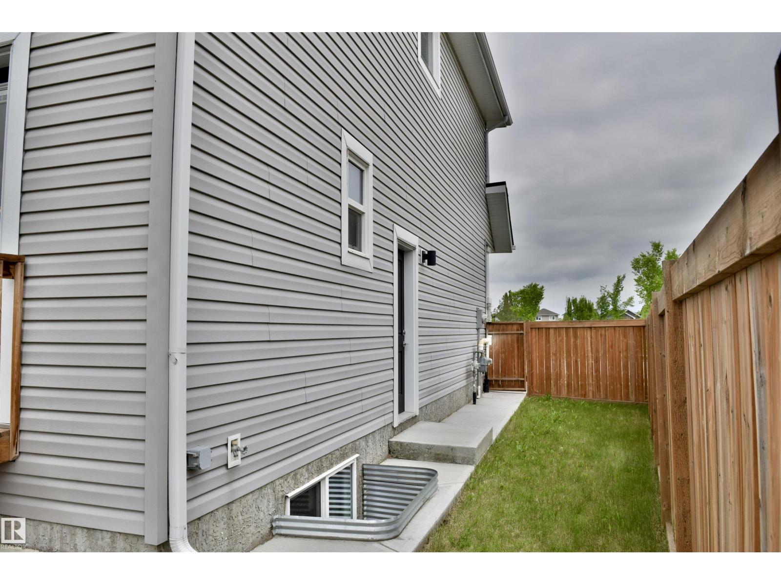 61 DILLINGHAM AV - 45