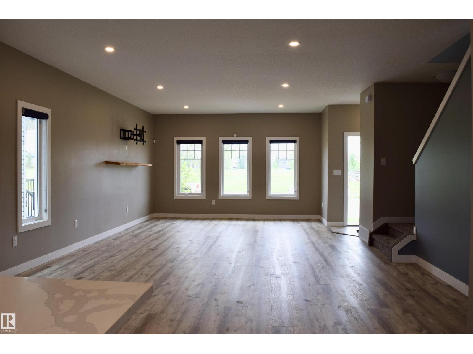 61 DILLINGHAM AV - 7