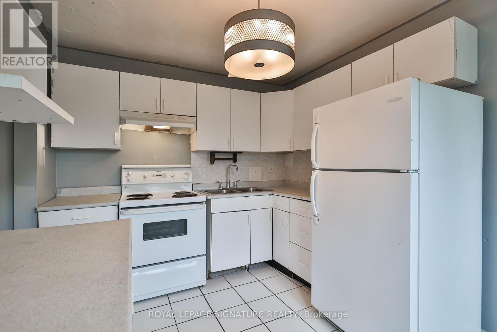 178 ANGELENE STREET - 23