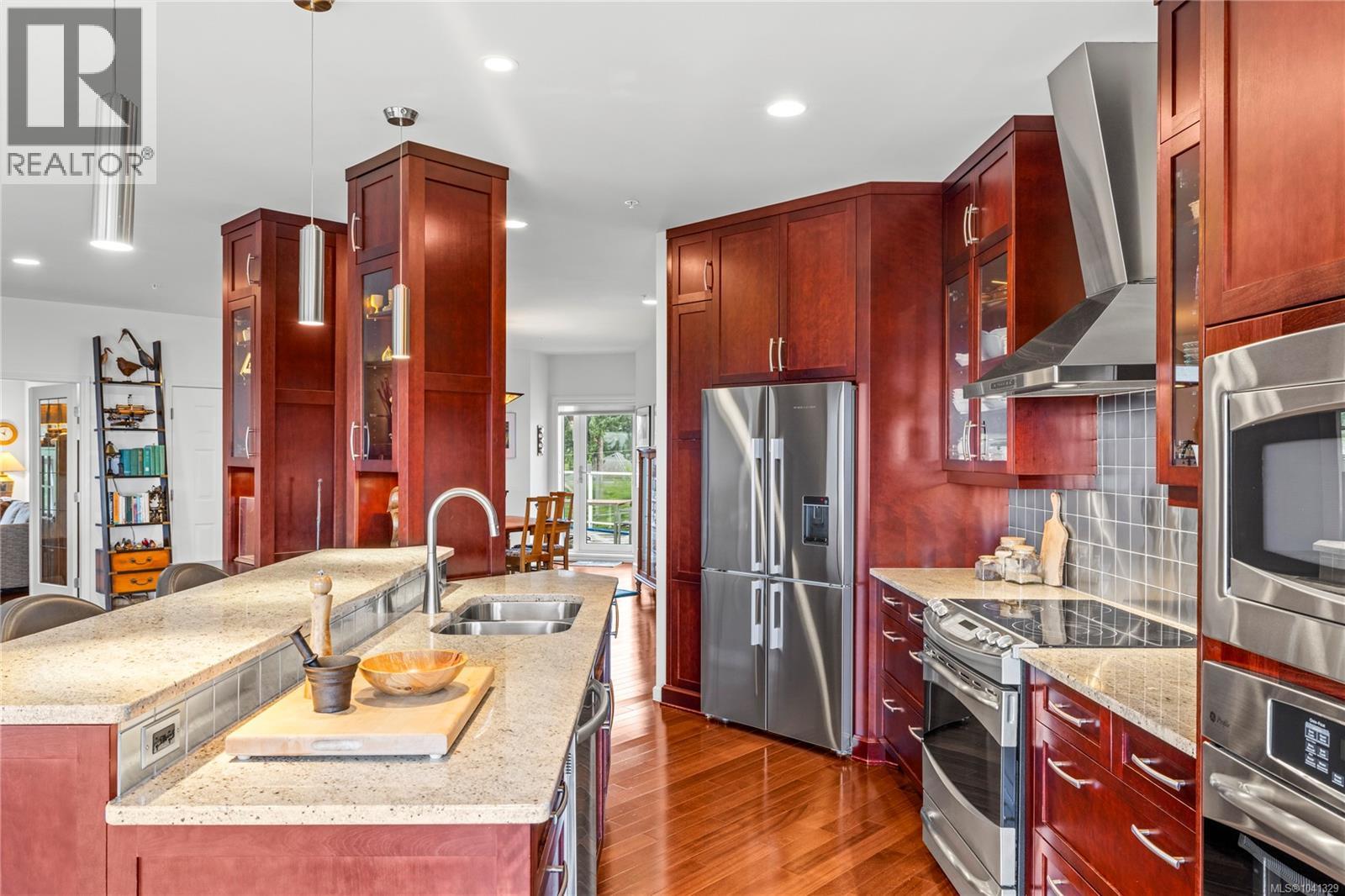 #401 650 Prideaux St - 12