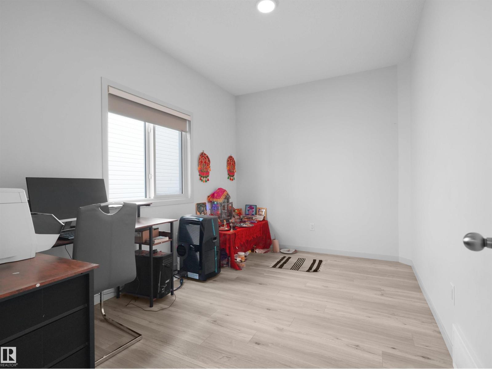4615 175 AV NW - 18