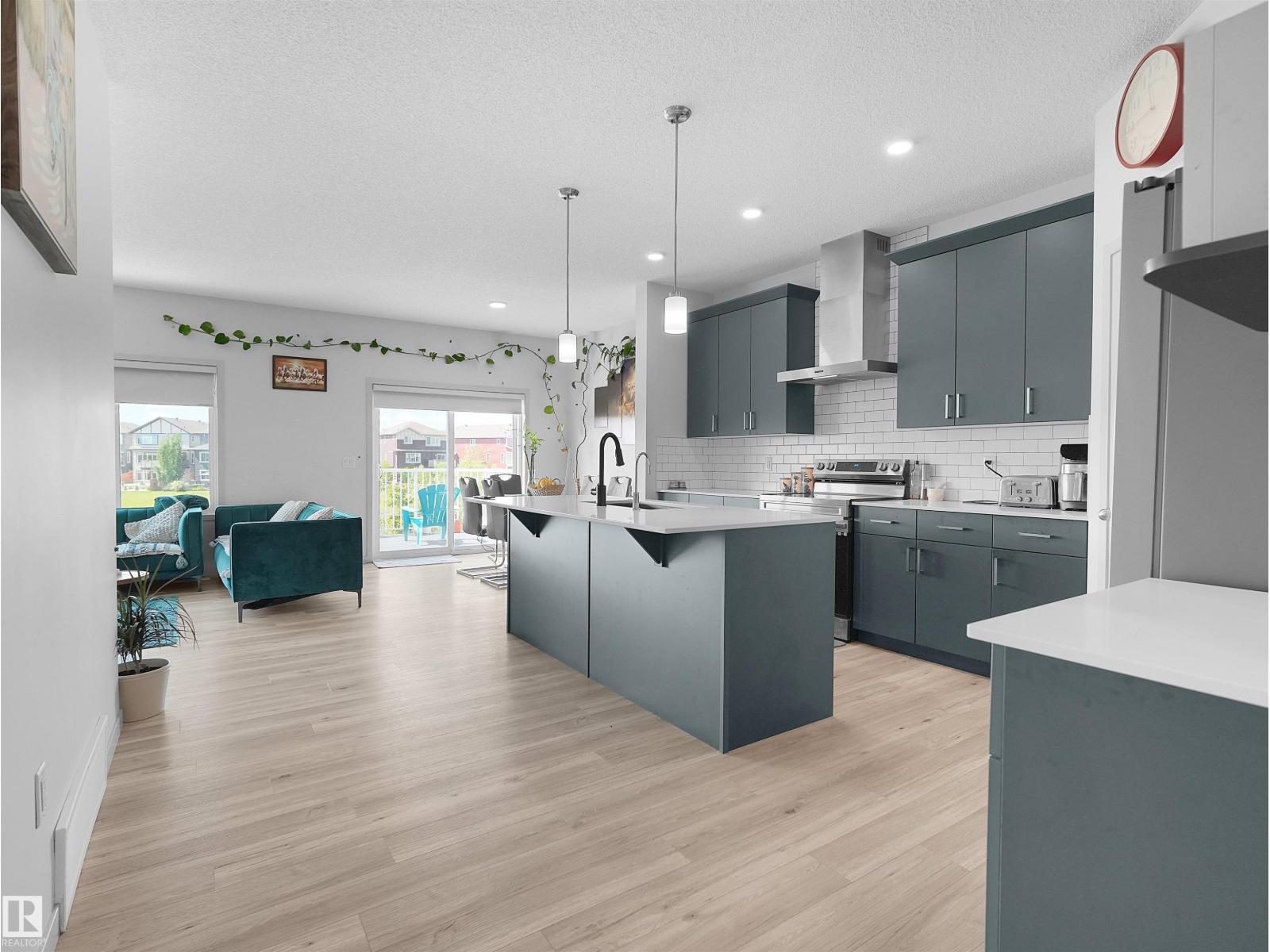 4615 175 AV NW - 21