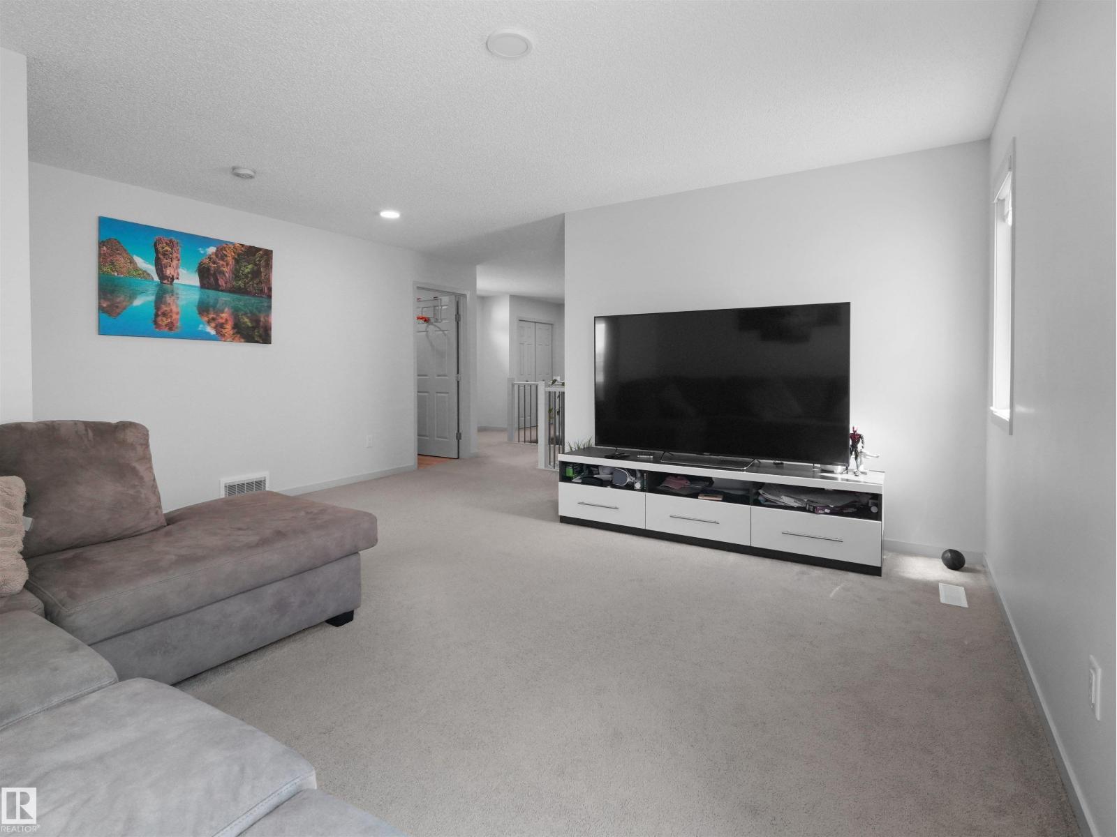 4615 175 AV NW - 45