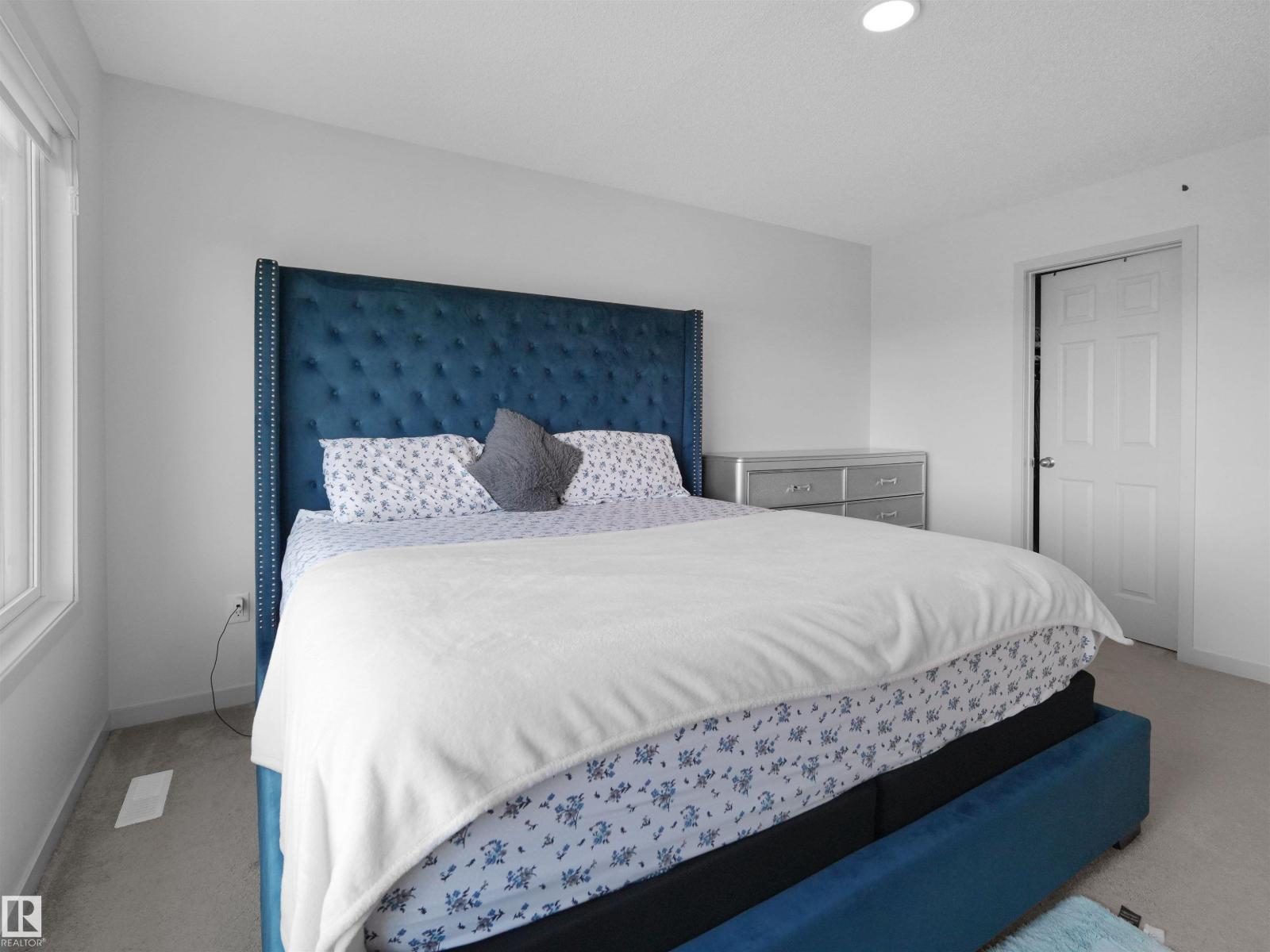 4615 175 AV NW - 47