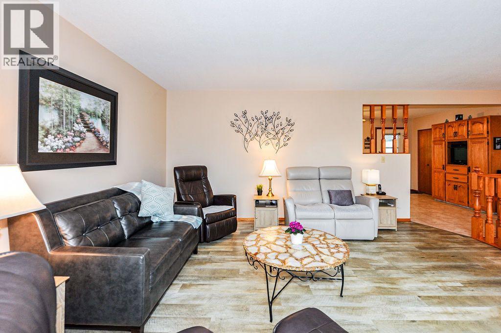 6407 50 Avenue - photo 4