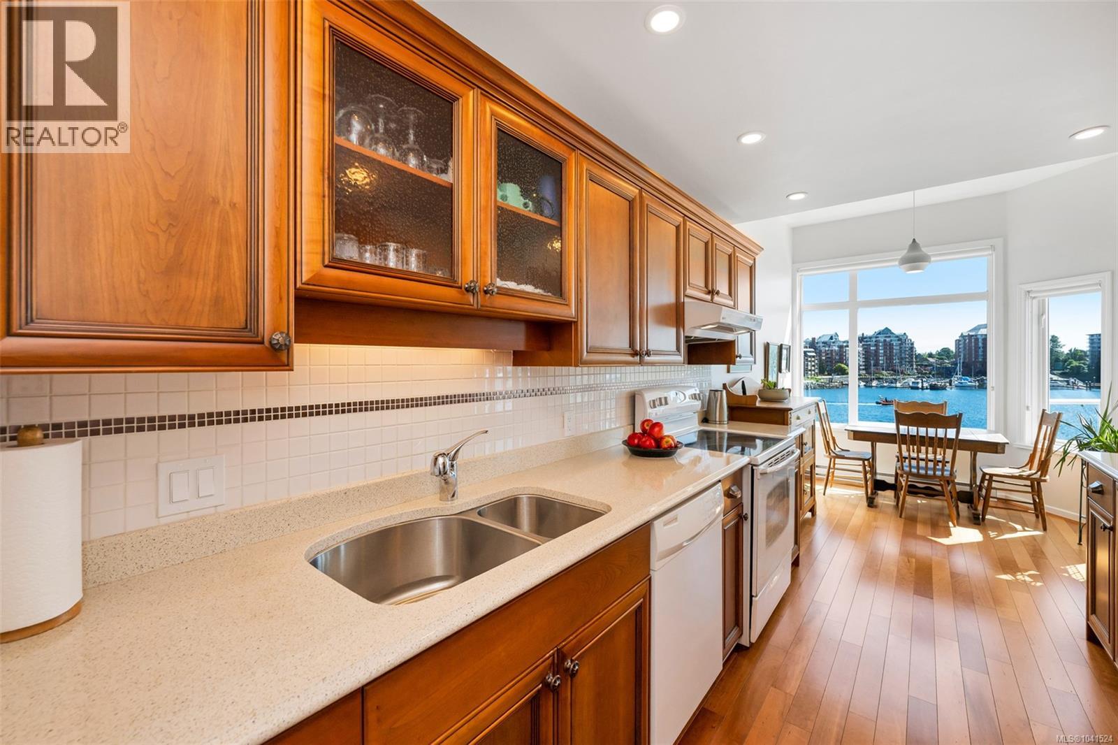305 55 Songhees Road, Victoria