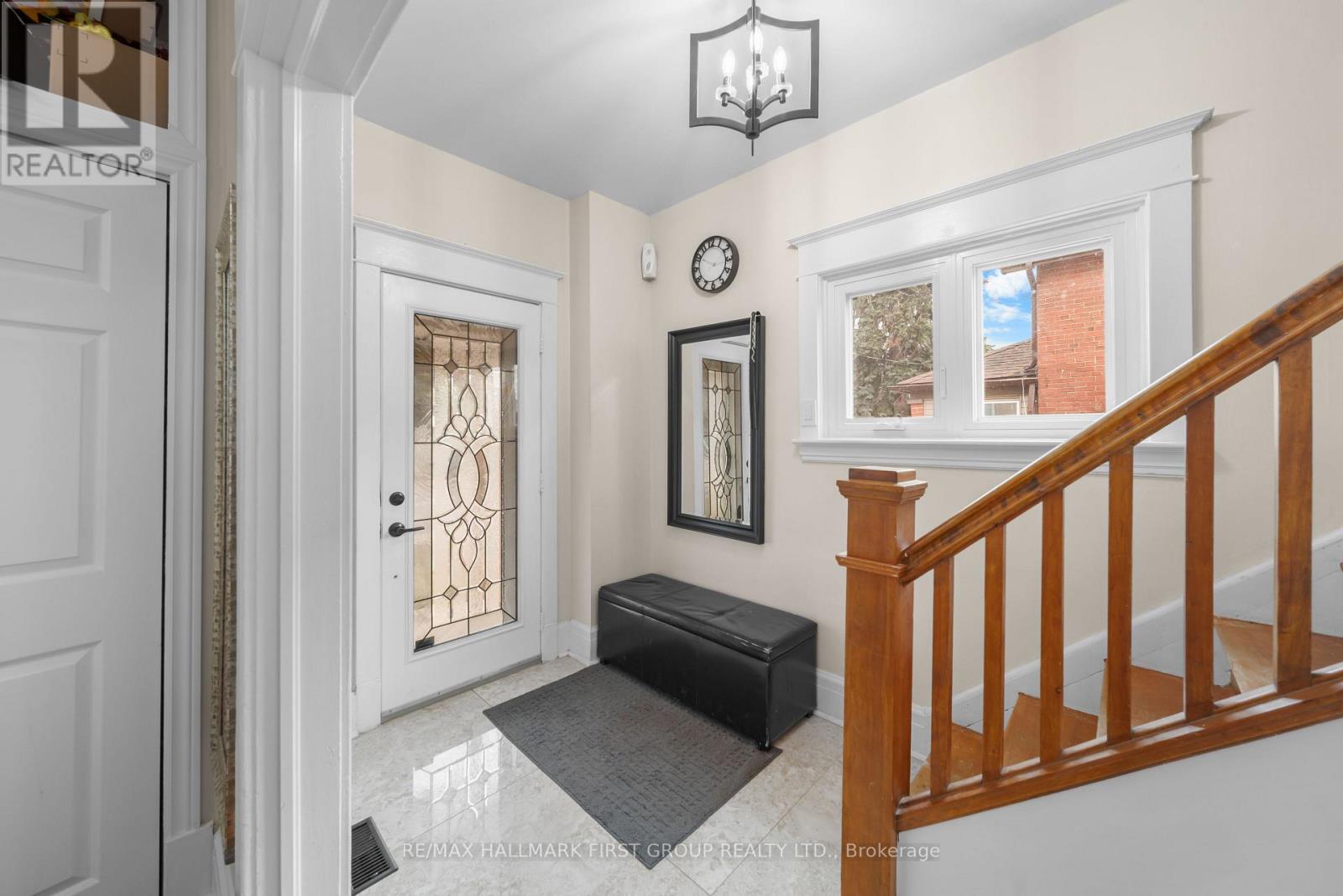 7 MCMURCHY AVENUE S - 11