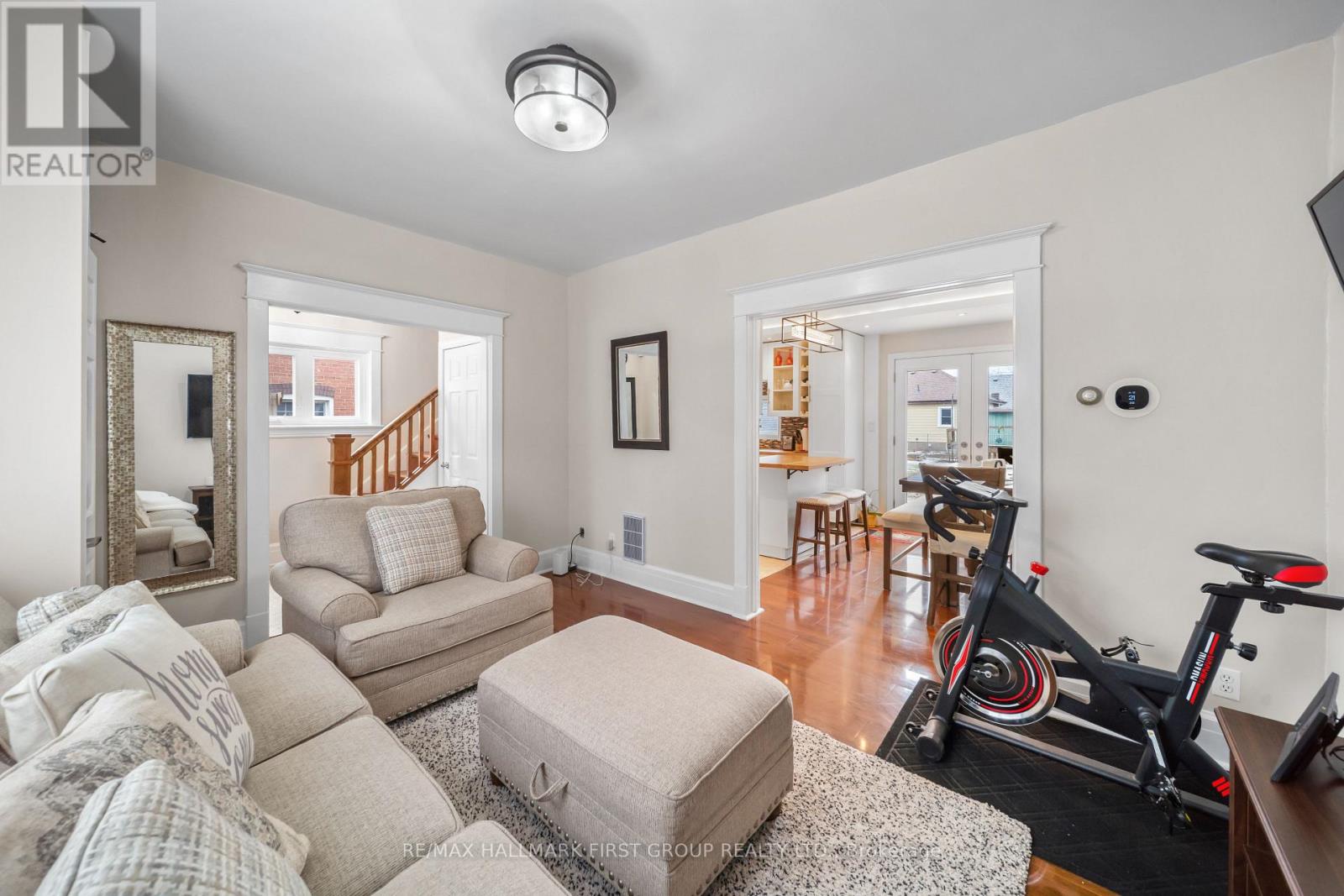 7 MCMURCHY AVENUE S - 17