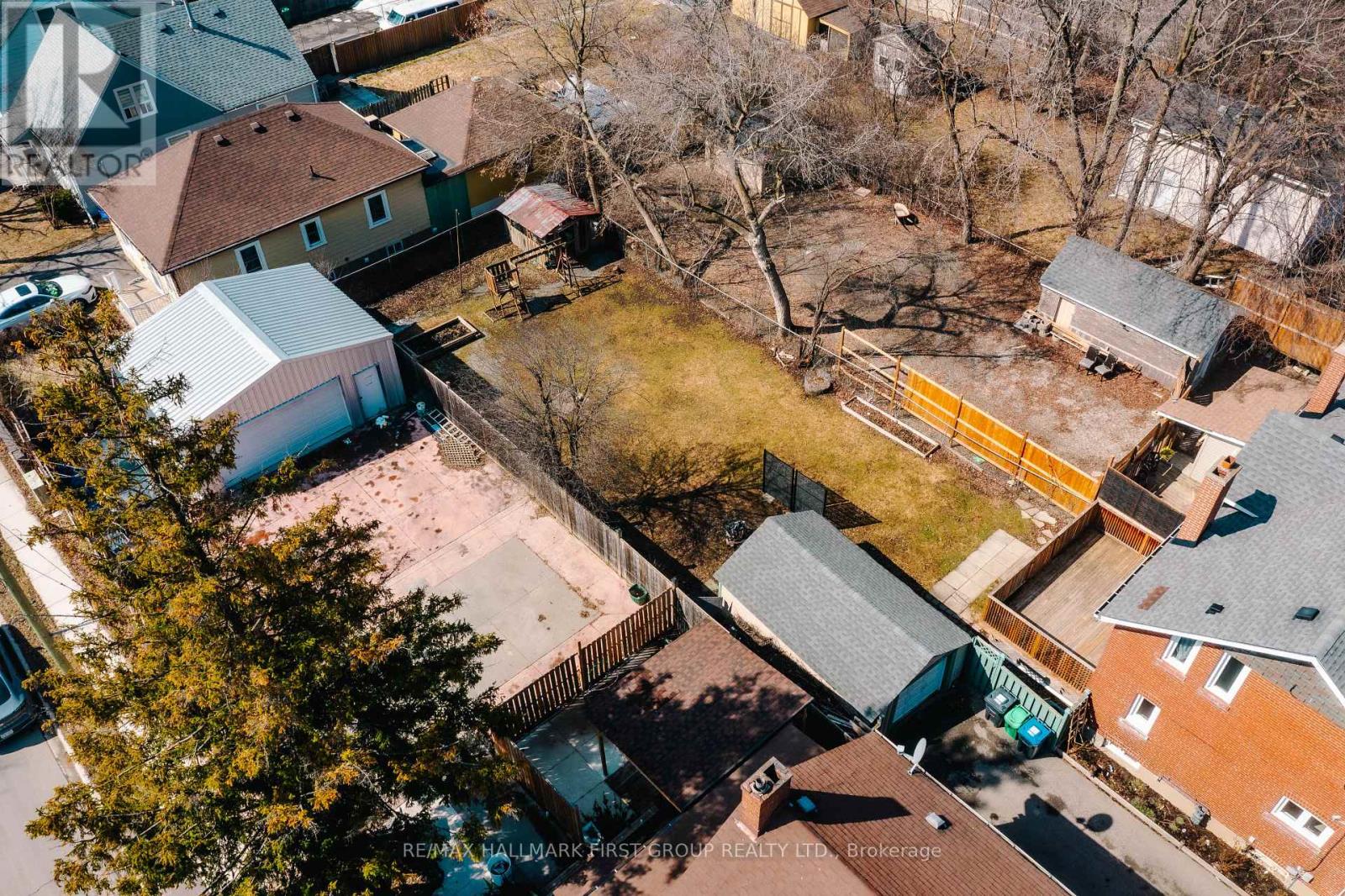 7 MCMURCHY AVENUE S - 2