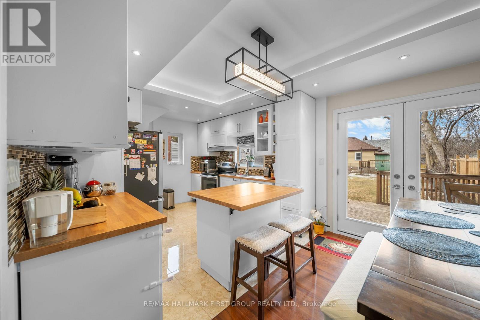 7 MCMURCHY AVENUE S - 21