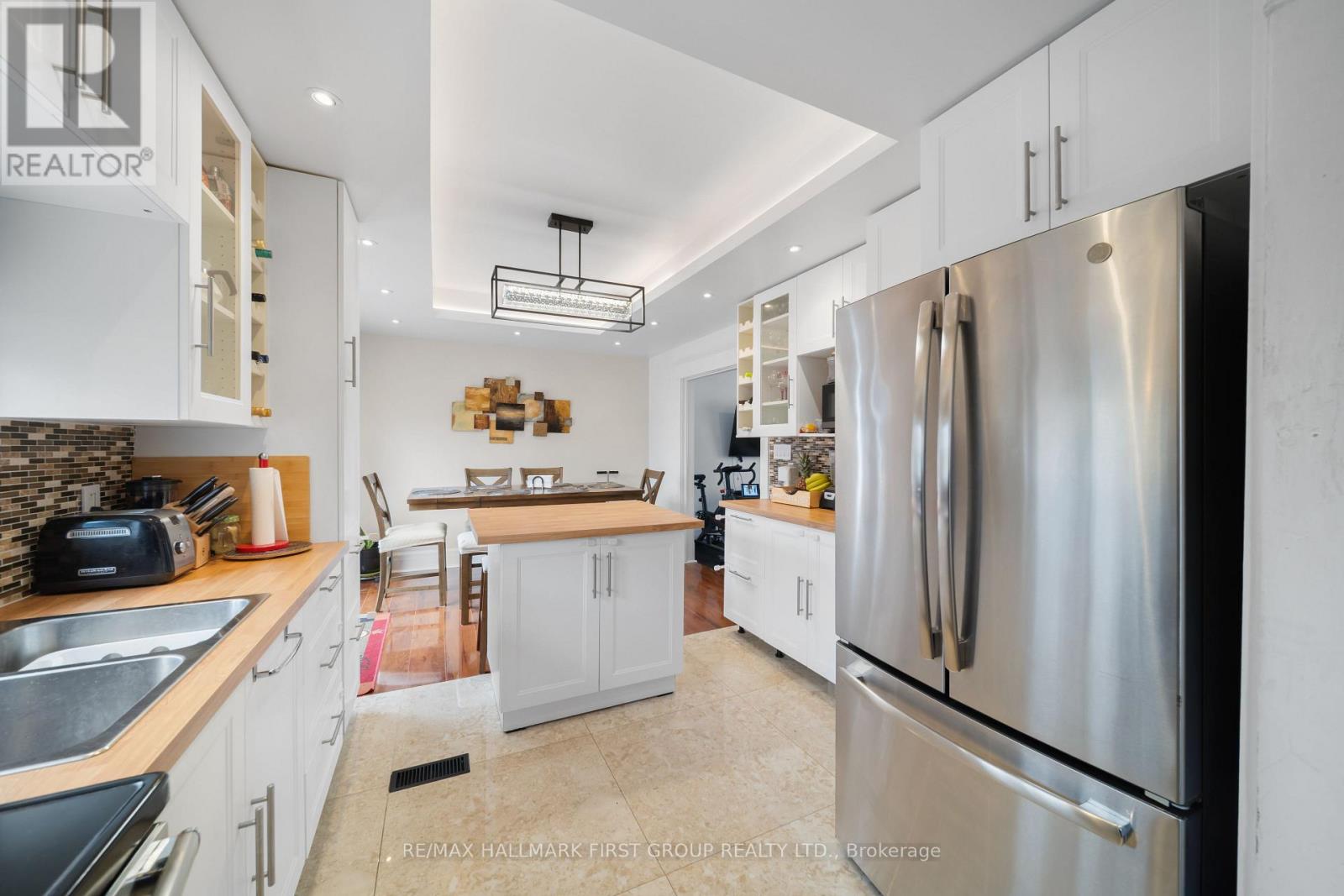 7 MCMURCHY AVENUE S - 23