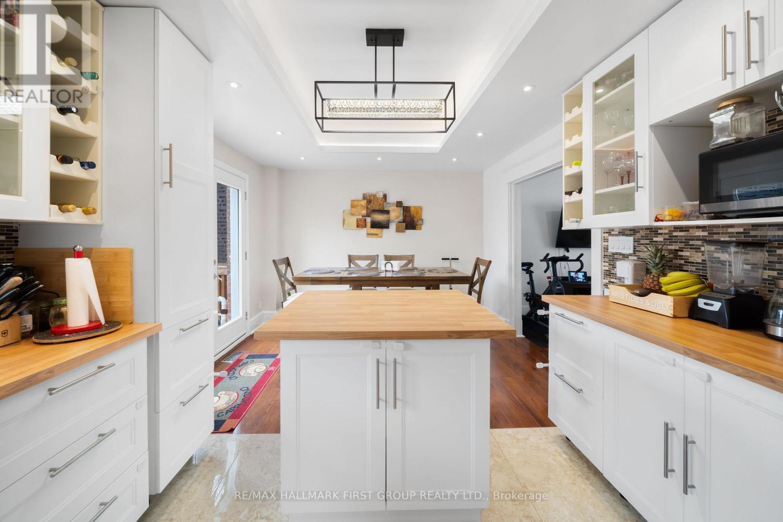 7 MCMURCHY AVENUE S - 24