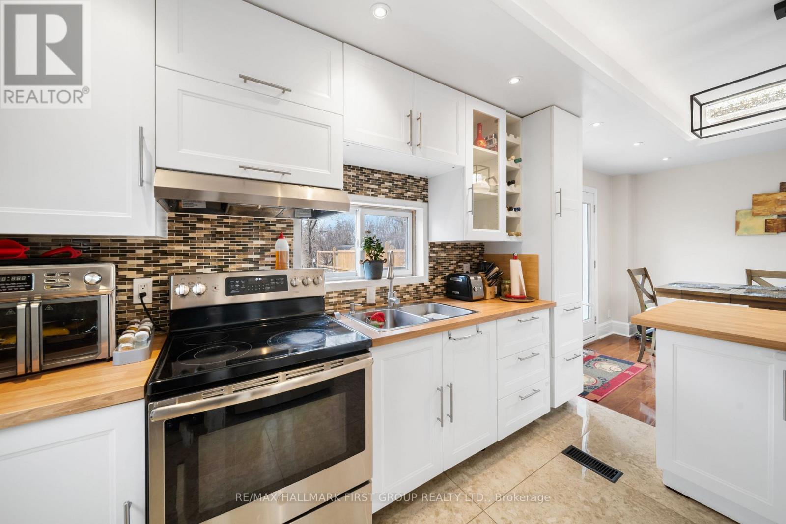 7 MCMURCHY AVENUE S - 25
