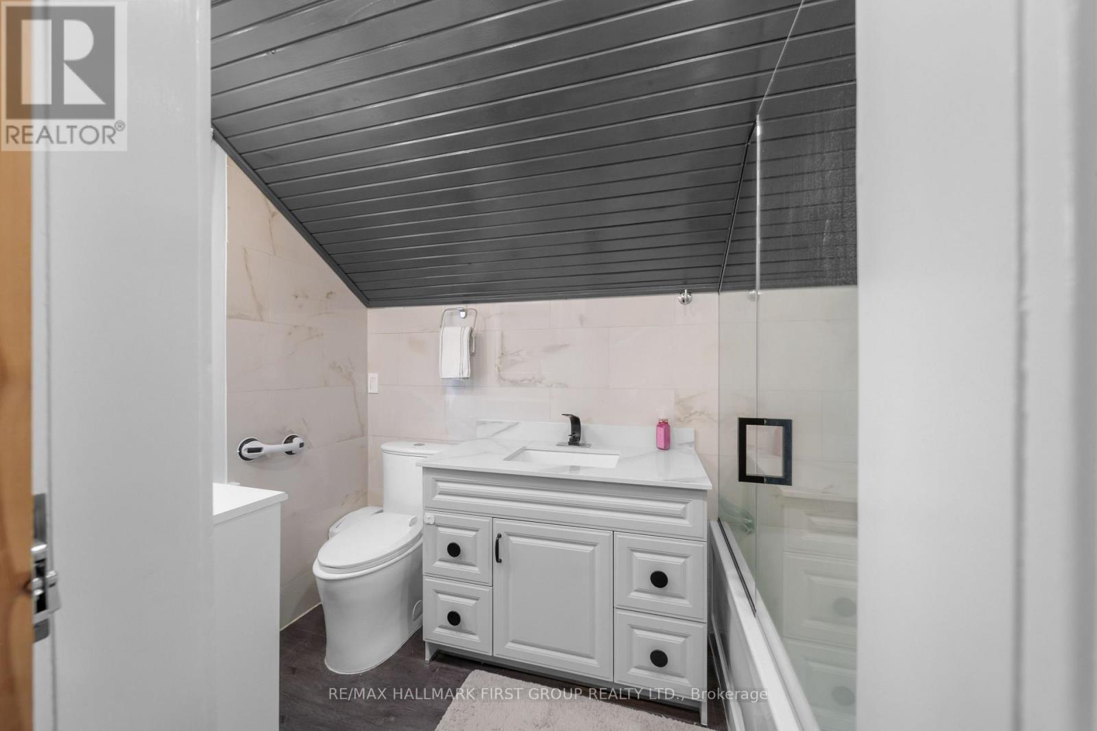 7 MCMURCHY AVENUE S - 28