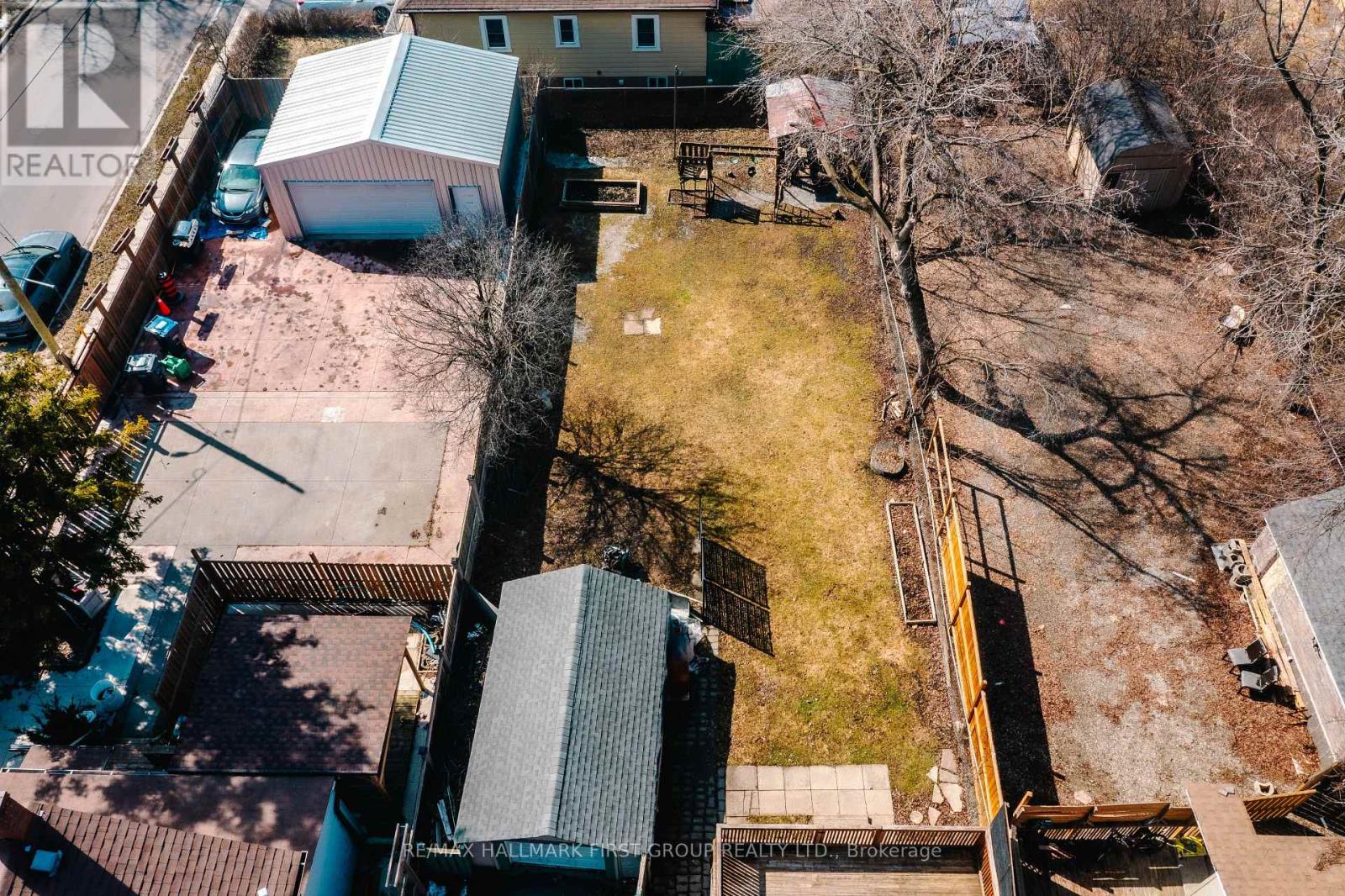 7 MCMURCHY AVENUE S - 3