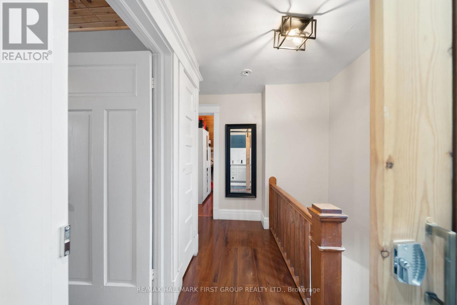 7 MCMURCHY AVENUE S - 31