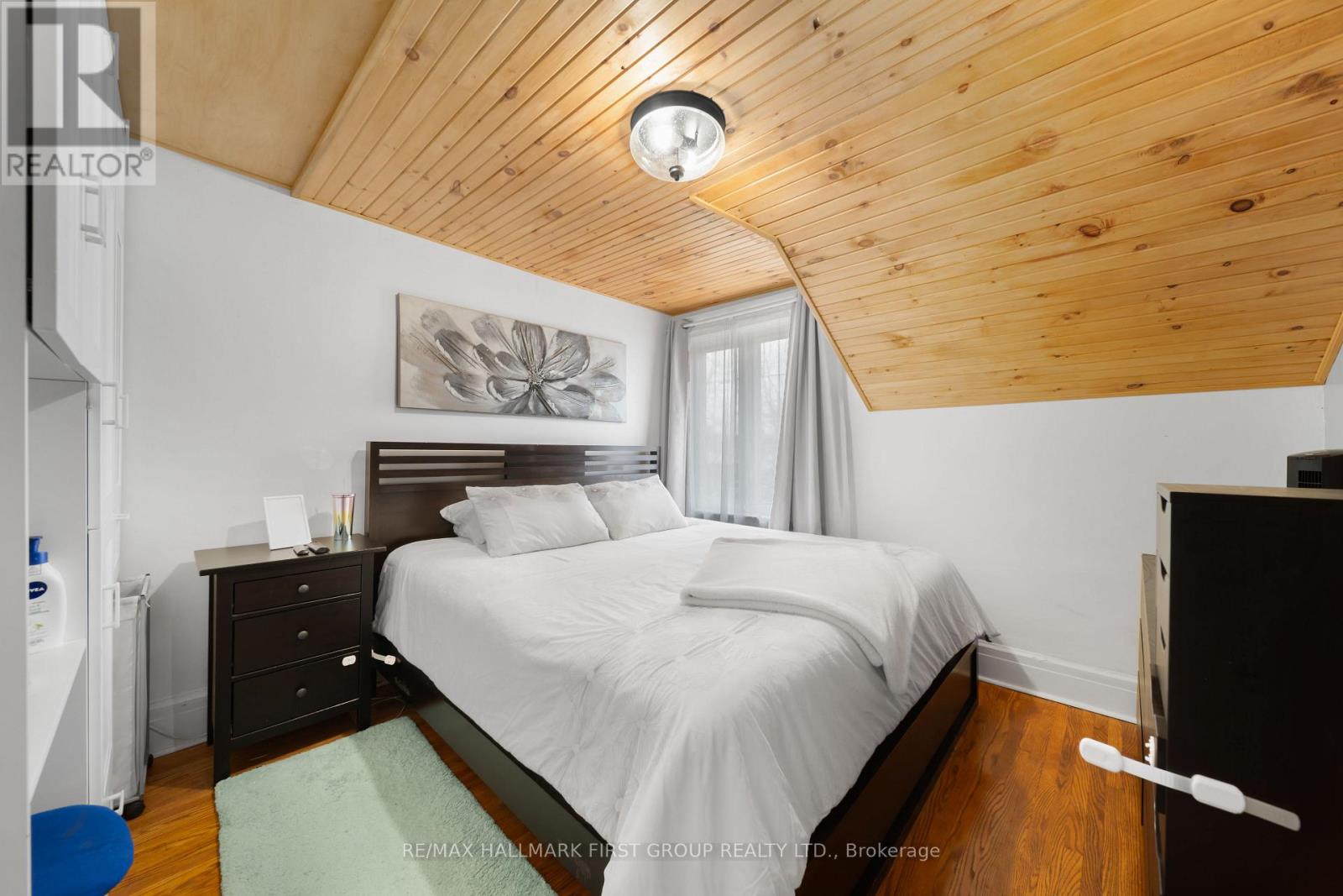 7 MCMURCHY AVENUE S - 32