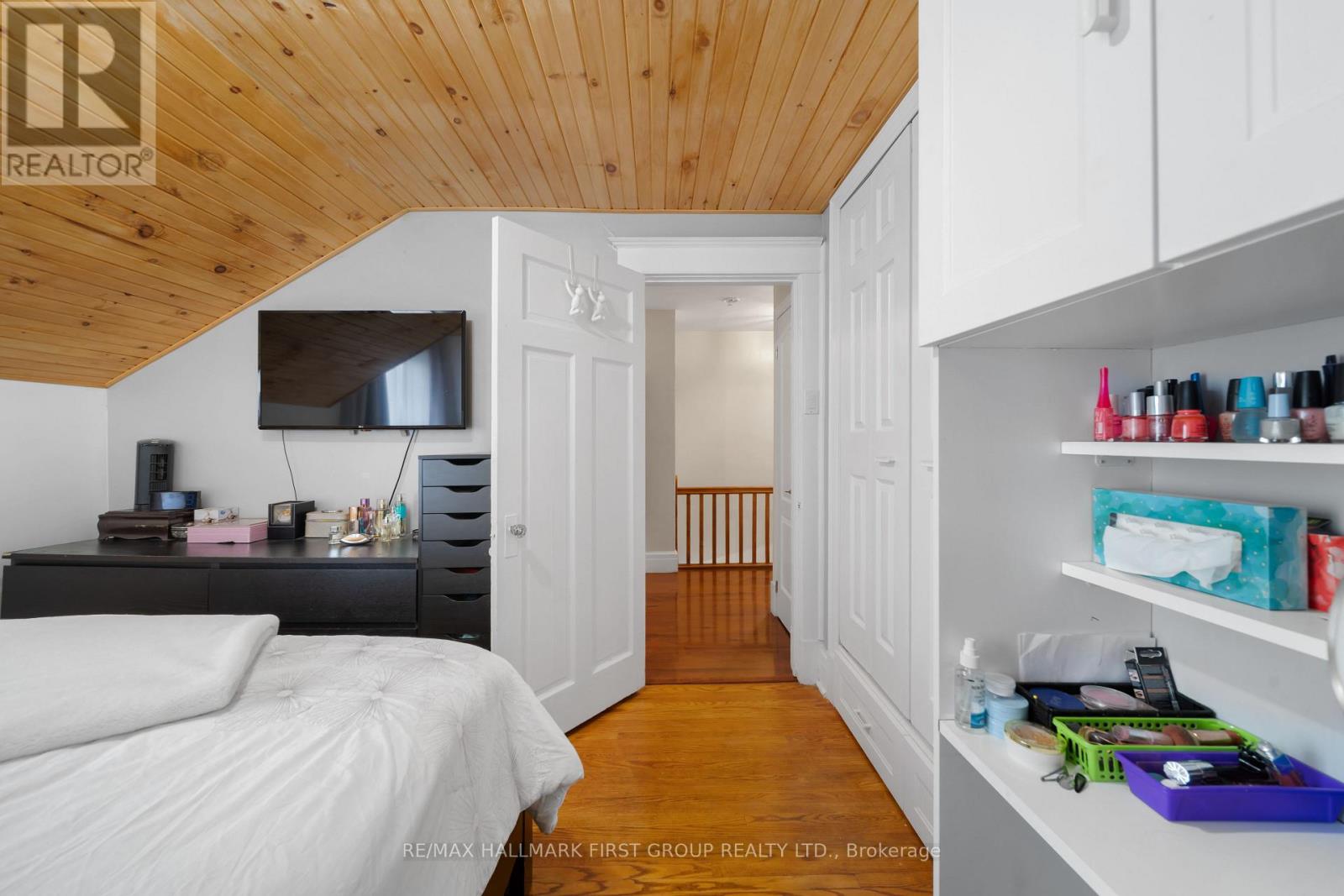 7 MCMURCHY AVENUE S - 34
