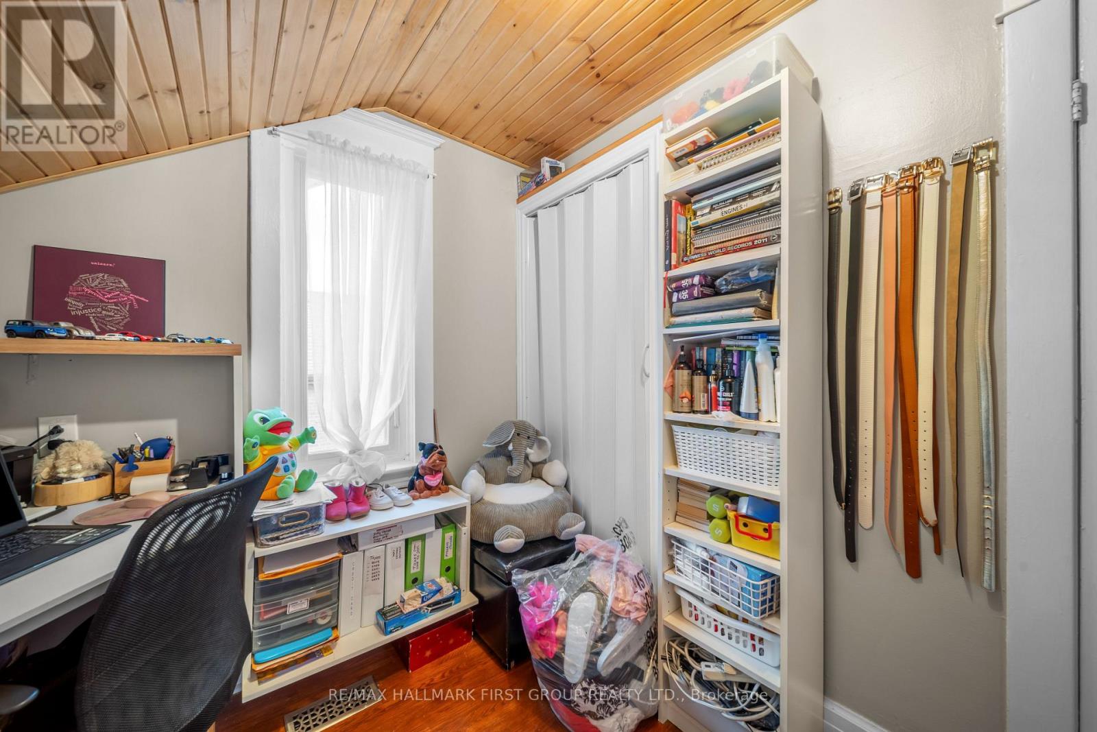 7 MCMURCHY AVENUE S - 36
