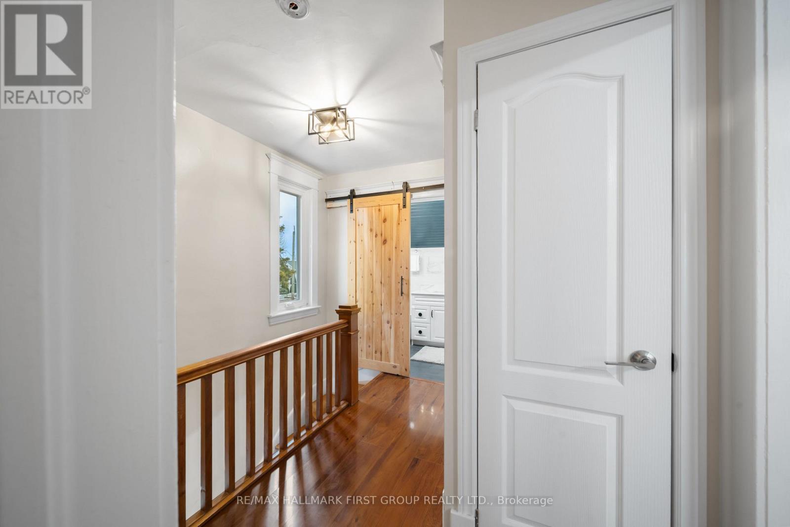 7 MCMURCHY AVENUE S - 37