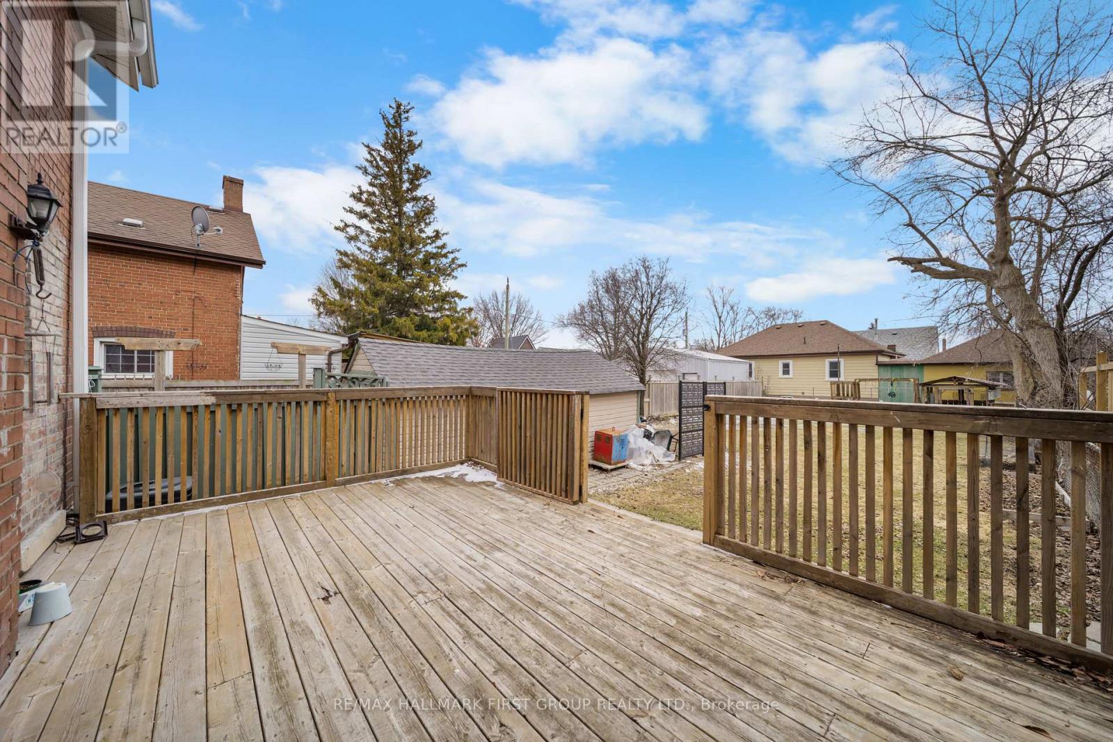 7 MCMURCHY AVENUE S - 38