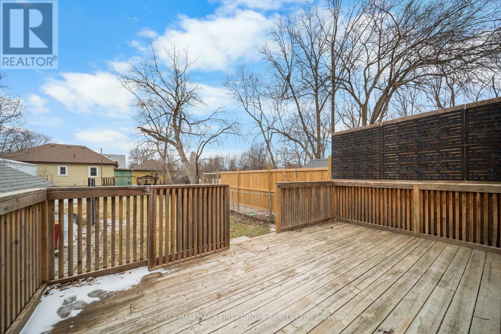 7 MCMURCHY AVENUE S - 39