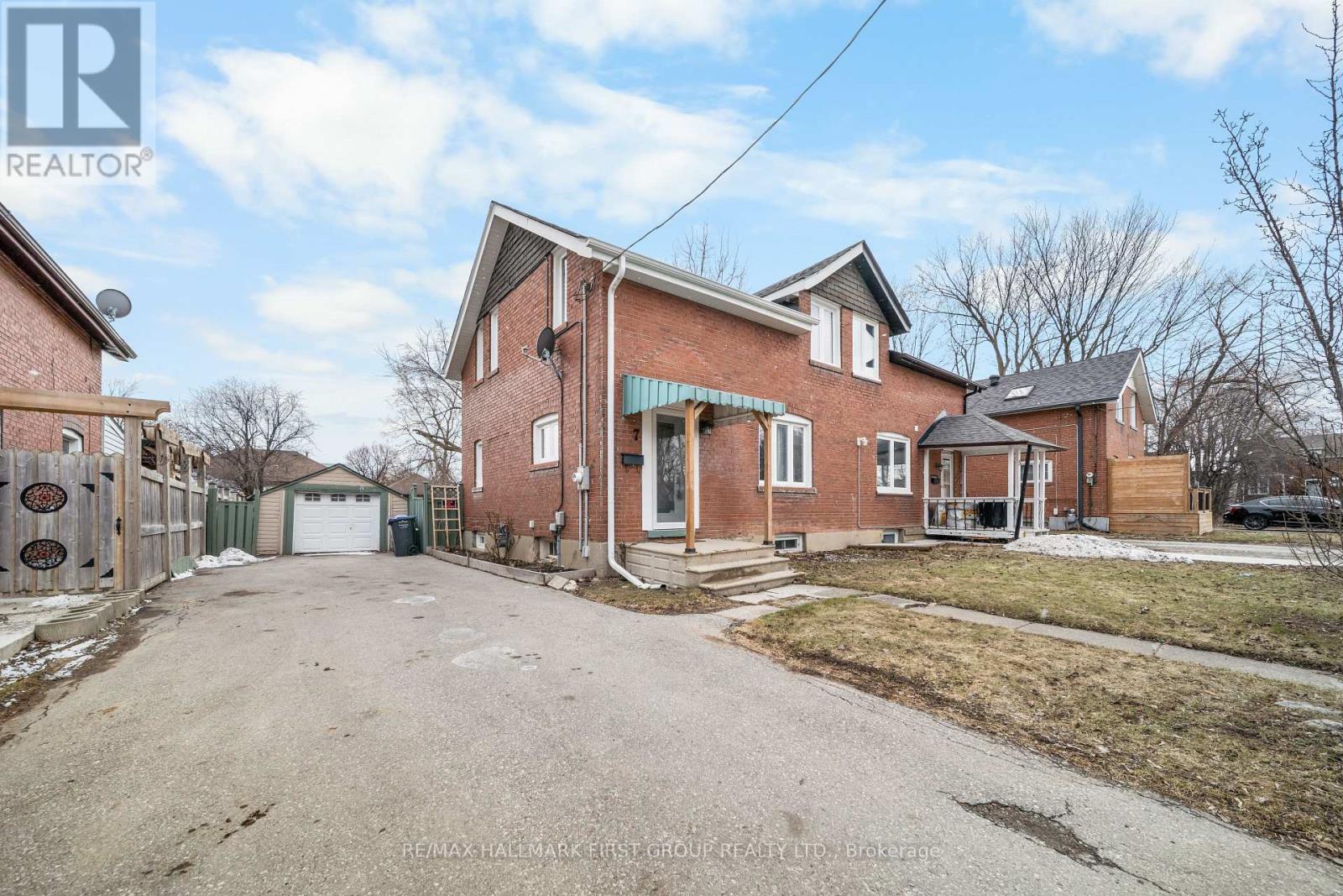 7 MCMURCHY AVENUE S - 43