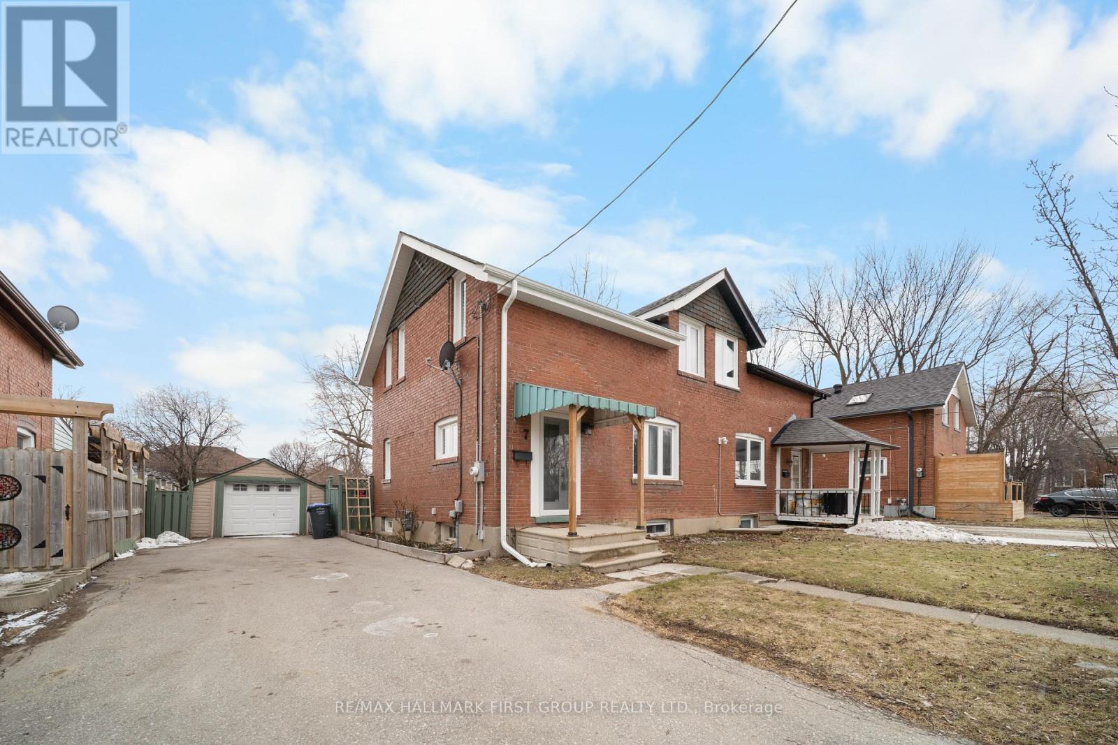 7 MCMURCHY AVENUE S - 44