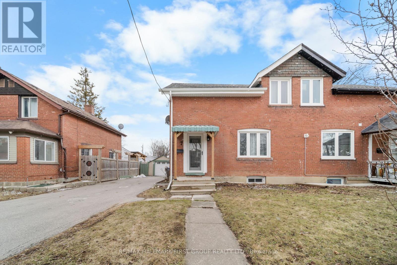 7 MCMURCHY AVENUE S - 45