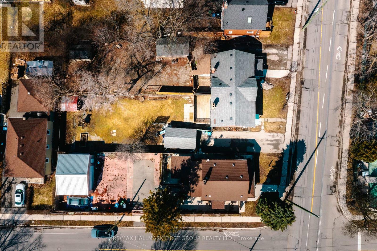 7 MCMURCHY AVENUE S - 6