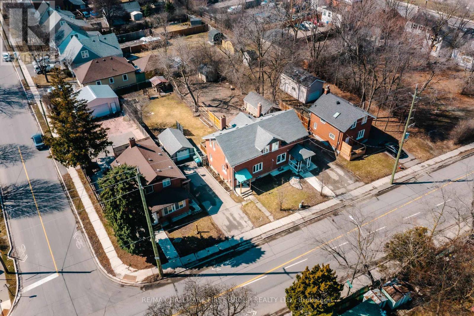 7 MCMURCHY AVENUE S - 7