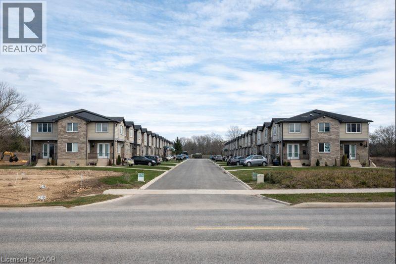 211 THOMPSON Road W - 3
